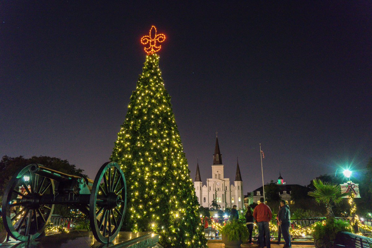 VisitNewOrleans's tweet photo. Happy holidays from New Orleans ✨ Wishing y’all warmth and cheer! https://t.co/wxmi5Gy95J