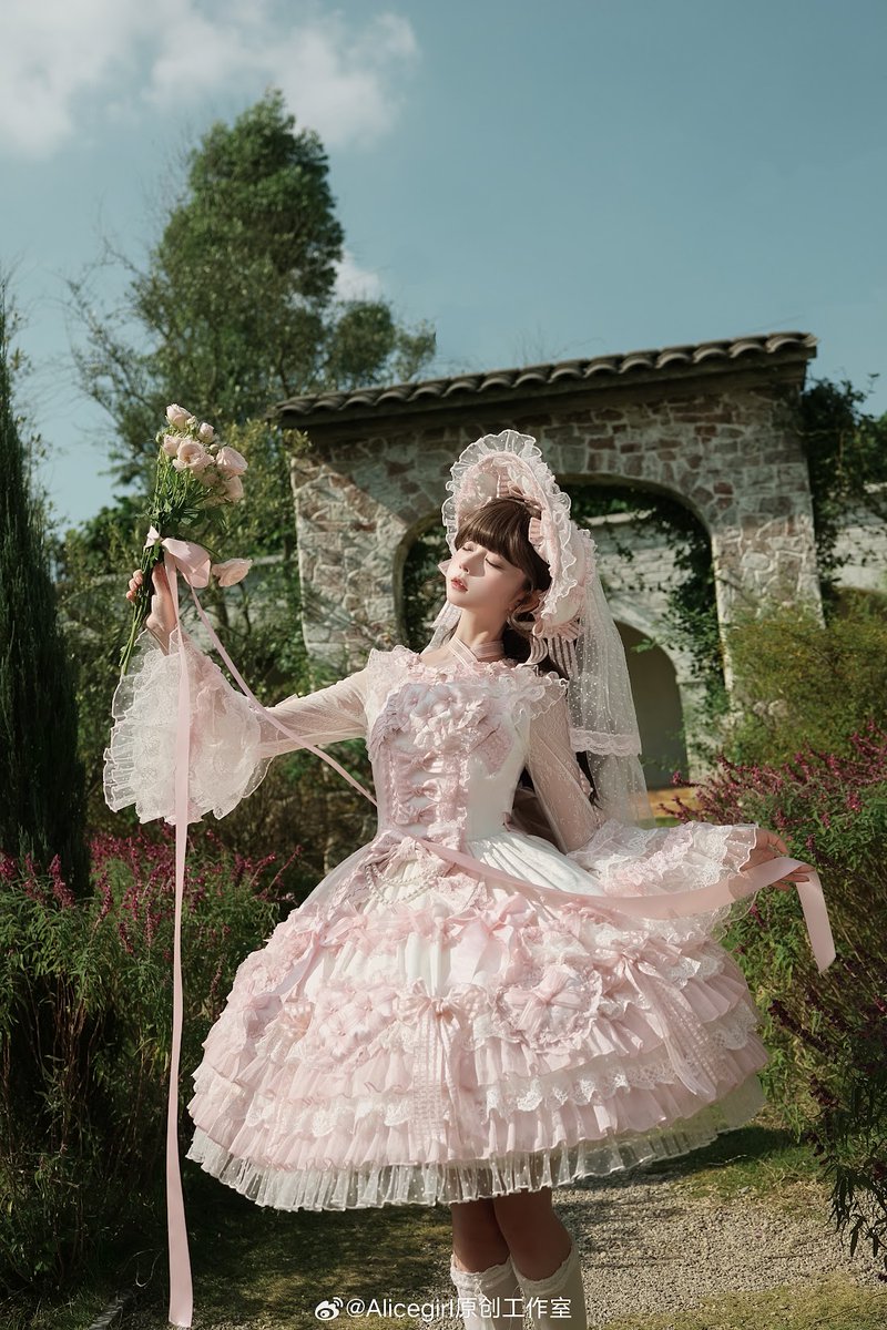 本日25日まで 愛を形にしたフリルとリボンで綴るロマンティックな