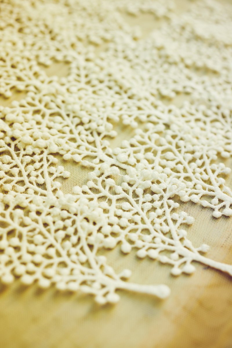 色とりどりの楕円が愛らしい“tarte”や、立体刺繍の“forest parade