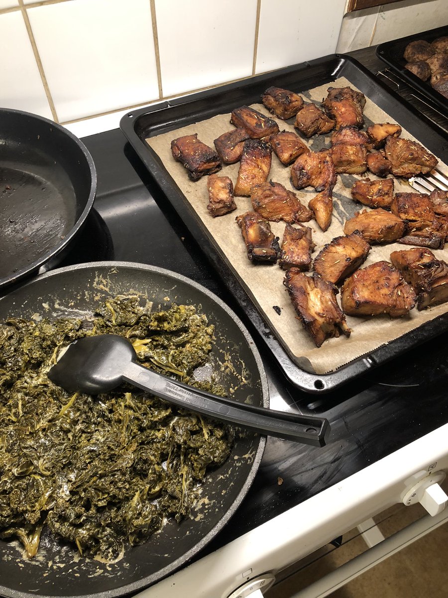 xiaoxumeimei's tweet image. Jul bord ค่าาาา อิ่มเว่อร์ ปีแรกไม่ชอบ พอปีที่ 3 อร่อยจังเลยค่าาาาา 😂 นี่เข้าไปช่วยแม่แฟนทำด้วย เค้าปลื้มมากกก ทั้งพ่อทั้งแม่แฟนถามว่าปกติที่บ้านก็ช่วยแม่หรอ นี่เลยบอกเป็นทั้งภูมิภาค เค้าบอกดีจัง แต่จริงๆหิวค่ะ เข้าไปช่วยจะได้เสร็จเร็วๆ ไปส่องของกินก่อนด้วย 🤣