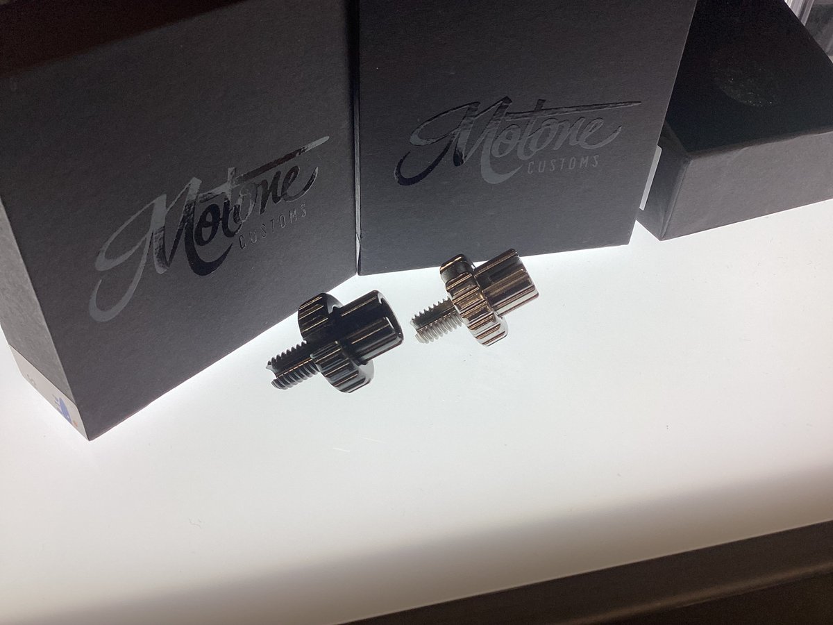 plot_touring's tweet image. クリスマスプレゼントまだ買ってない方に朗報！ジワジワと人気のモートーン製クラッチケーブルアジャスターなんかどうでしょう。。みんな大好きチタンパーツです。チタン削り出しで絶妙なキラキラ具合。パッケージさえもカッコいいです。ライコランドフォレオ広島東店で在庫販売中です。ブレンボ担当Y’…
