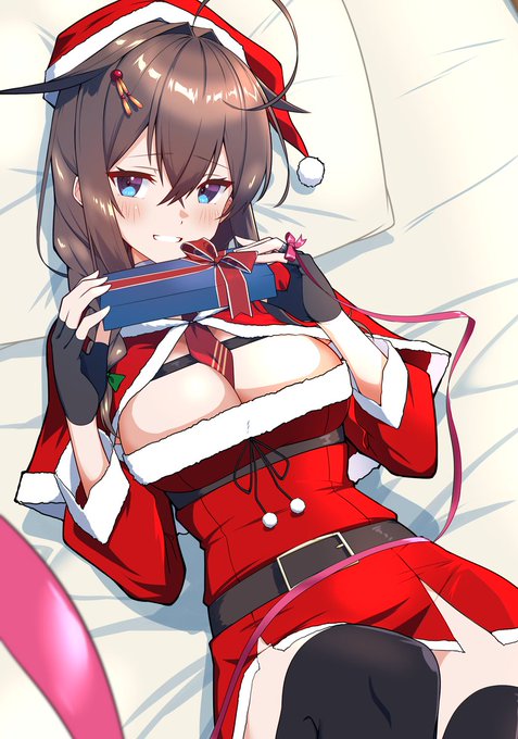 目覚めると傍にはクリスマスプレゼントが!
「提督、メリー…クリスマス❤️」 