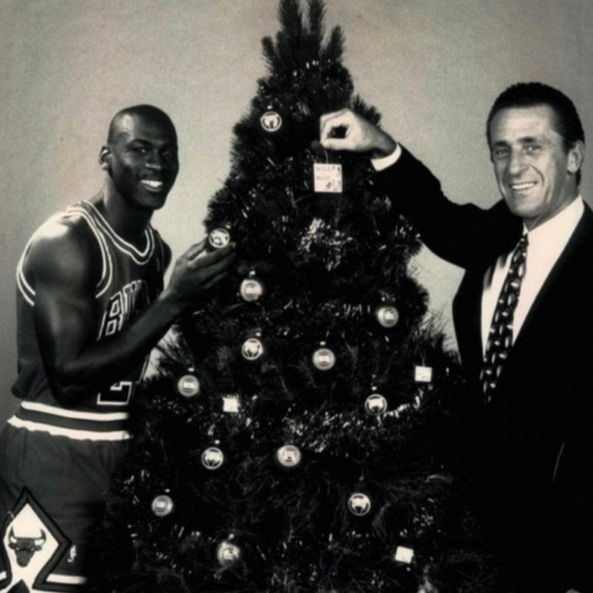 OnceDribble's tweet image. Merry Christmas (Eve) &amp;amp; happy holidays from @CJRealHoops1 and @MediJo20 🏀🎄 

Thanks for running with the pod this year! More to come VERY SOON!