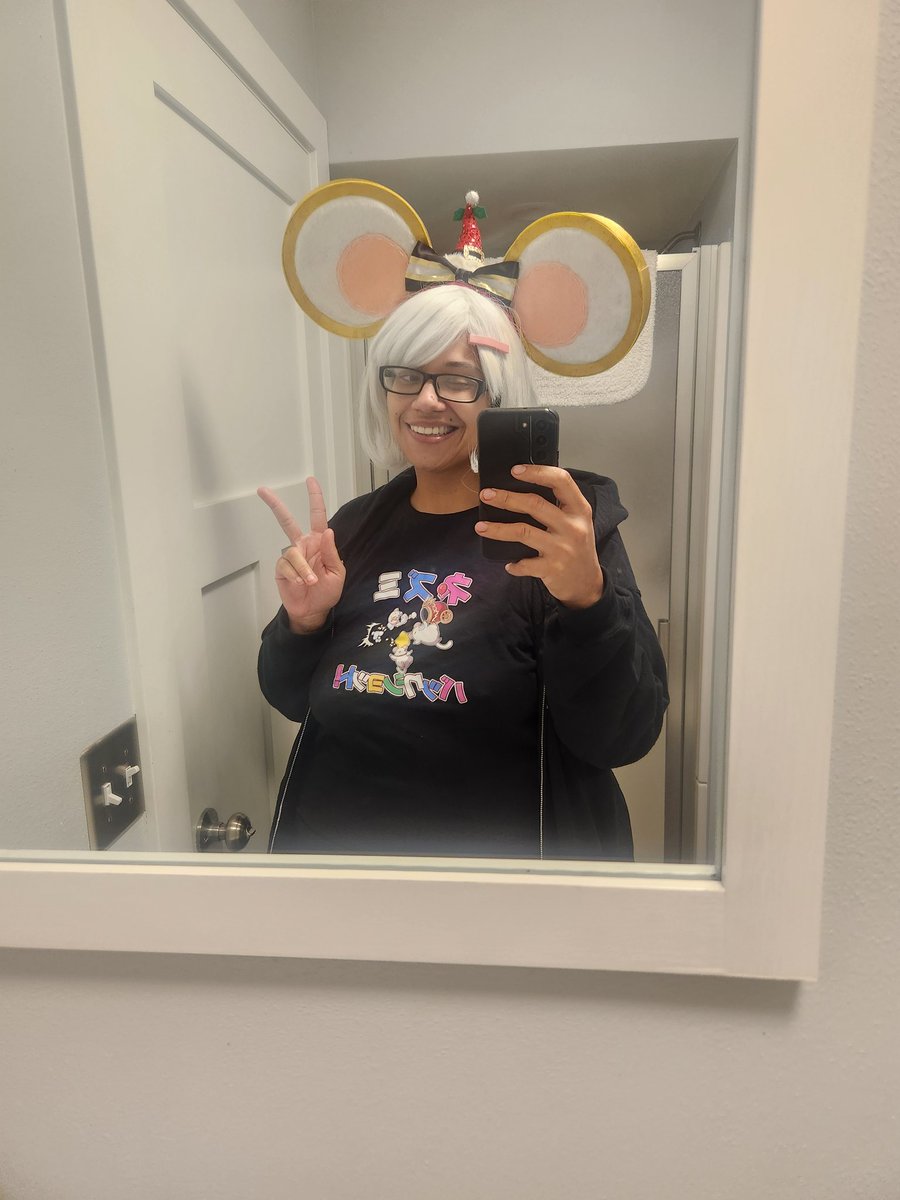 AstuarteVT's tweet image. Not even my family is safe uwu

Christmas but make it Vikala 💙