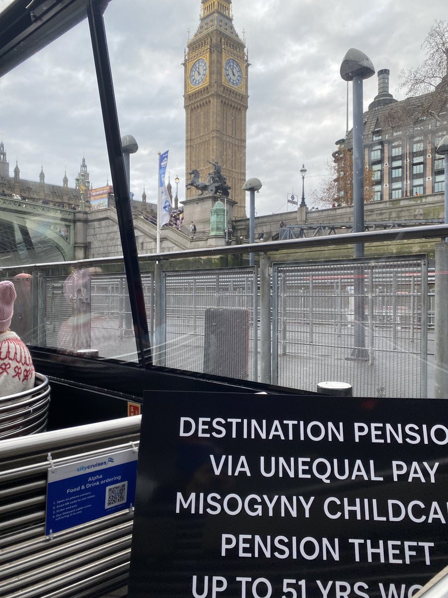 retrowedding68's tweet photo. They might be taking a break but we won’t #1950sWomen #PensionTheft #NoNotification #6ExtraYears @fawcettsociety Happy Christmas ladies https://t.co/UhugLT3vdD