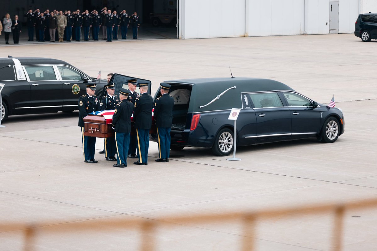 IAGovernor's tweet image. Today’s honorable transfer of Sgt. Howard and Sgt. Torres-Tovar marks their return to Iowa. They can now be laid to rest after making the ultimate sacrifice in defense of our nation. Please join me in continuing to pray for their families and honor the service and legacy of these…