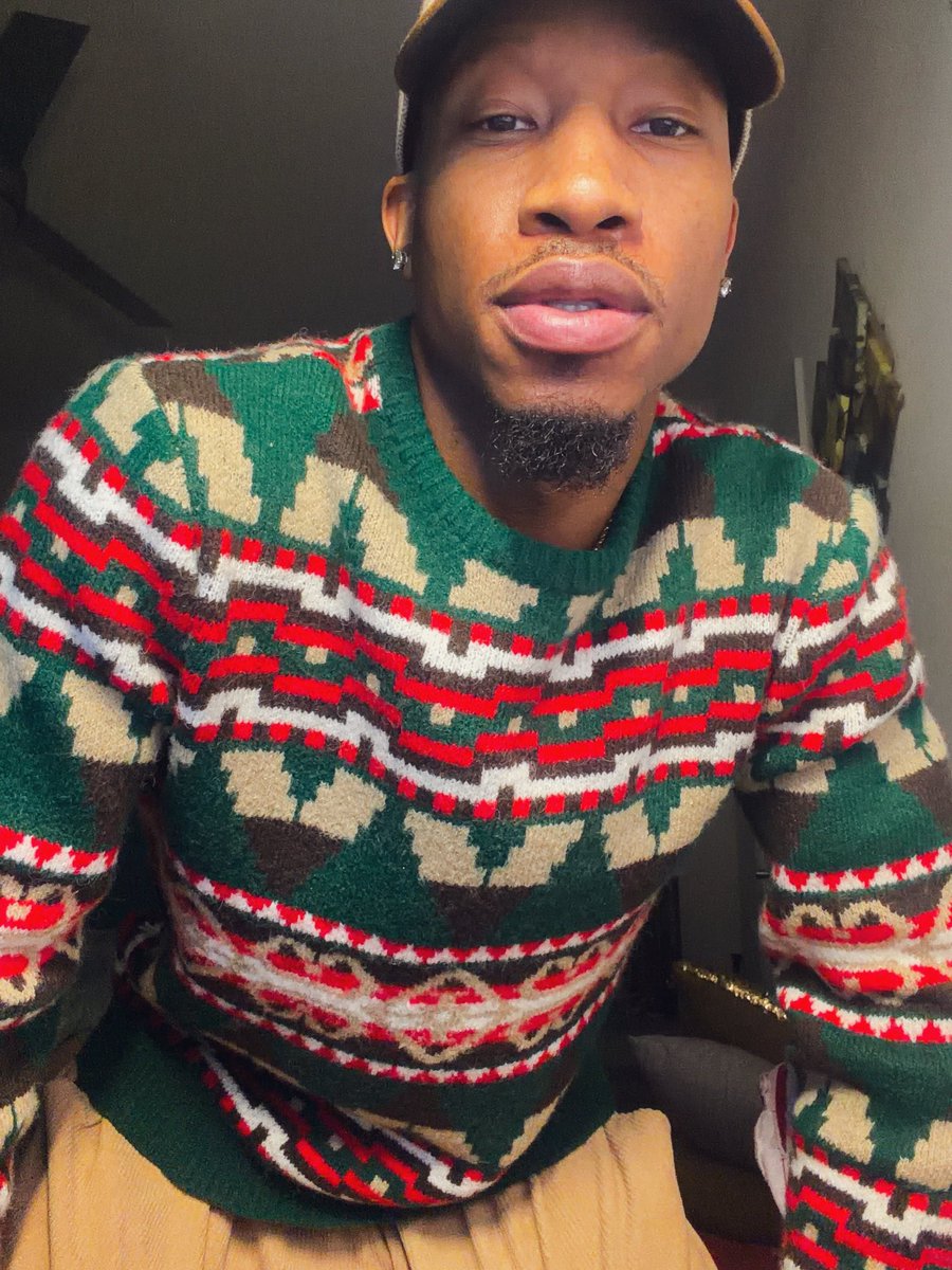 iamcarlosdwayne's tweet image. Christmas Sweater🎄