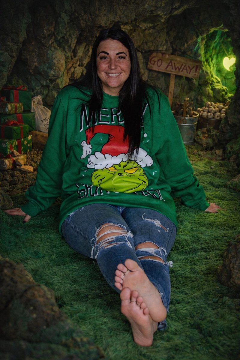 kris10soles2's tweet image. Merry Grinchmas 💚💚