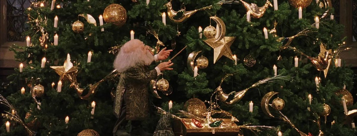 TheCinesthetic's tweet photo. christmas at hogwarts https://t.co/1zwNDrWPwx