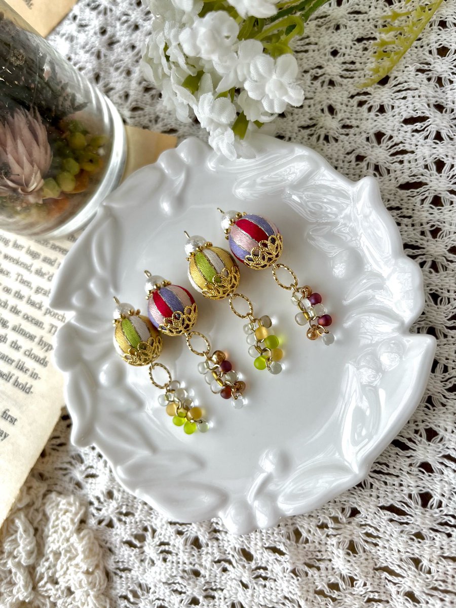 おはようございます
仕事と試験勉強に追われて全然製作に手をつけらないcoudre＊です😱
今日はクリスマス🎄なのでクリスマスをイメージして作った作品をどうぞ💁🏼‍♀️

実は今日は推しのライブツアーの当落発表なので朝からドキワクです💓（通知が来るのは夜ですが…）
みんな当選しますように‼︎