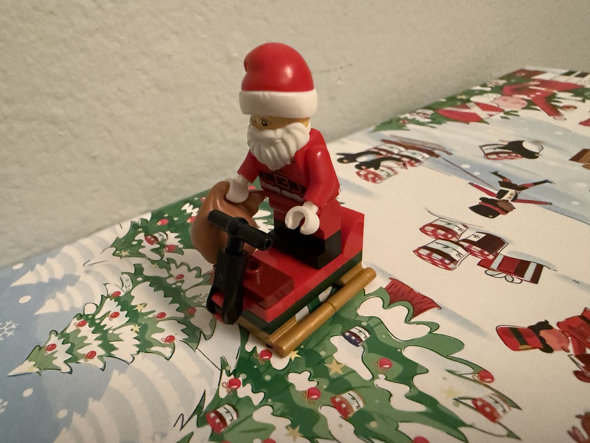caremarie1981's tweet photo. Here’s the sleigh I forgot to build for day 23! https://t.co/yLPNBXbNHM