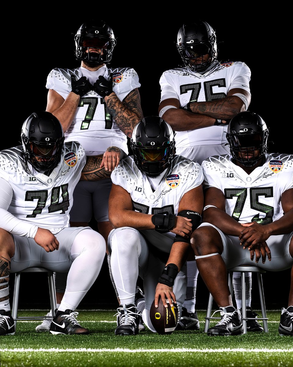 GoDucks's tweet image. Strongest as one.

@CFBPlayoff Quarterfinals uniform combo for @OregonFootball. #GoDucks