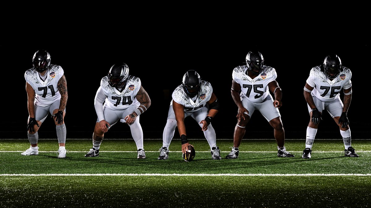 GoDucks's tweet image. Strongest as one.

@CFBPlayoff Quarterfinals uniform combo for @OregonFootball. #GoDucks
