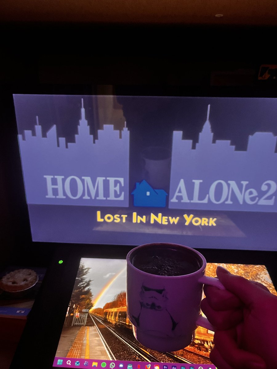 Happy Christmas Eve! 

I’ve officialy made my pick for what to watch: I’ve settled on Home Alone 2, grabbed myself a mince pie and made myself a hot chocolate. (507 mug was in the dishwasher so went for the next best thing!) 😁