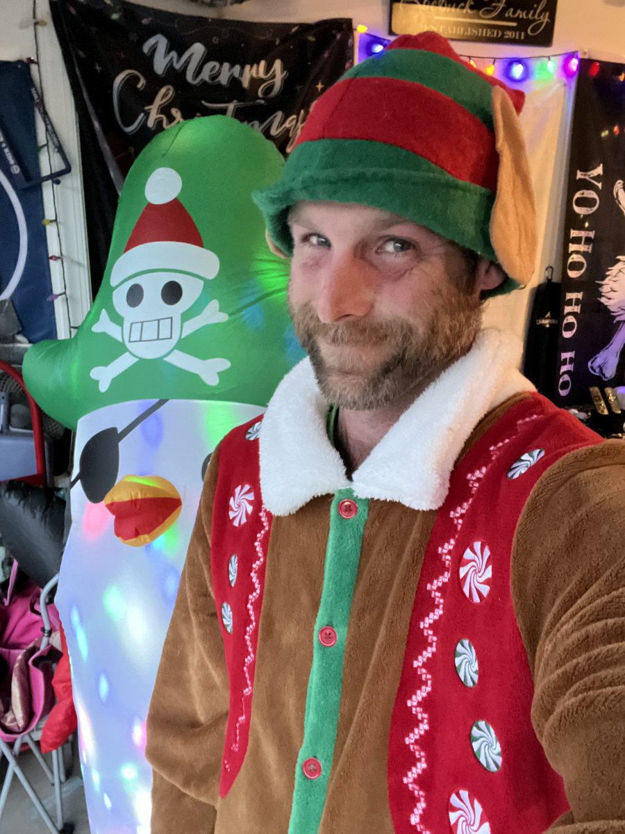 BaseballEC's tweet image. Buddy the elf. What's your favorite color @CrabbyPrivateer @Titus_252 @pirate021683 @PIRATE_247