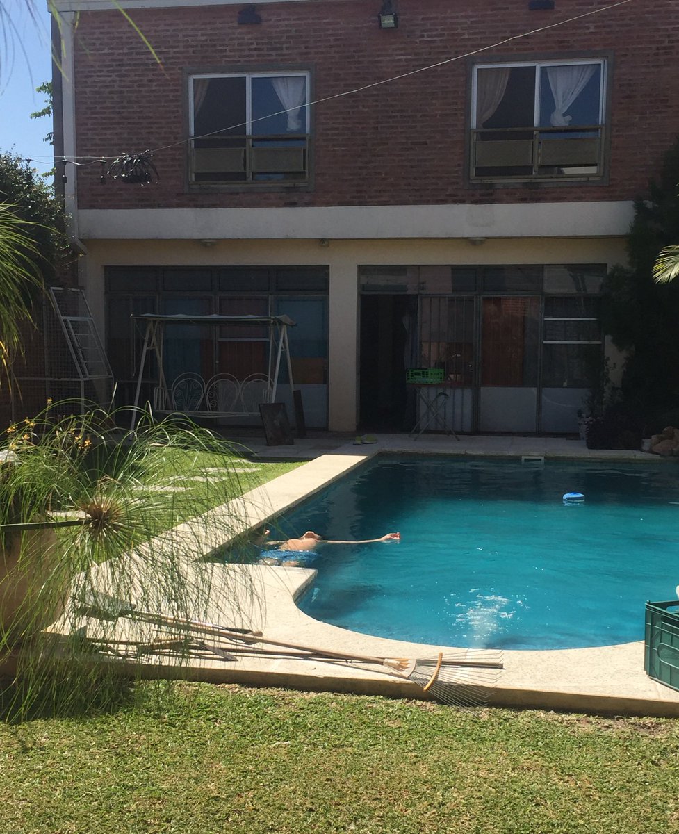 ialions's tweet image. yo: dios no llego. tengo que cocinar, limpiar, bañarme, vestirme NO ME ALCANZA EL TIEMPOOooO

mi hermano: