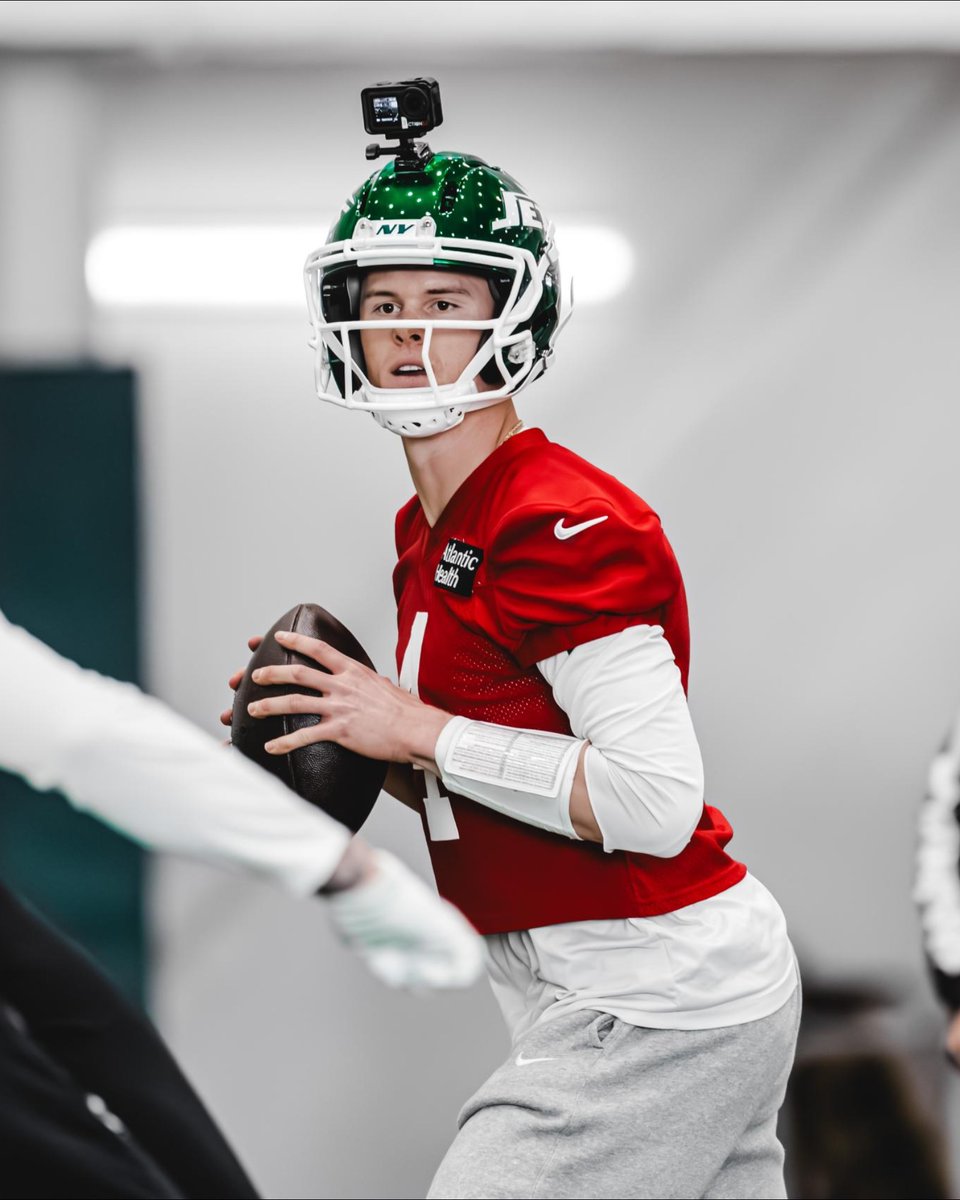 nyjets's tweet image. Christmas Eve work 🎄