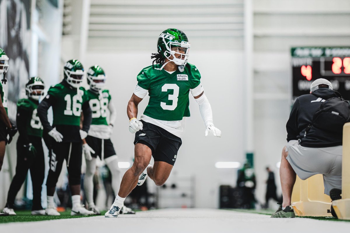 nyjets's tweet image. Christmas Eve work 🎄