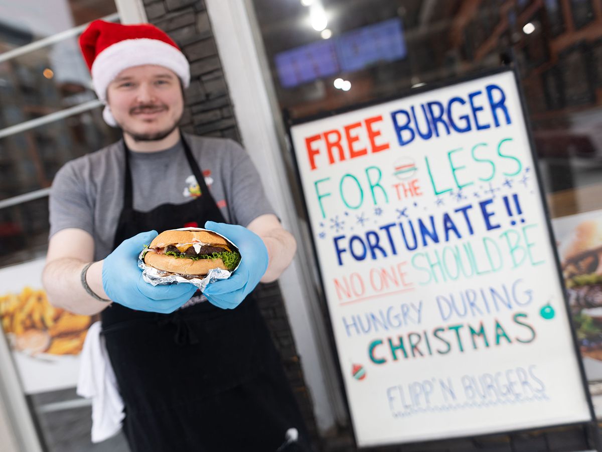 Calgary burger joint donates more than 1,000 burgers to the community for Christmas Eve #yyc calgaryherald.com/news/local-new…