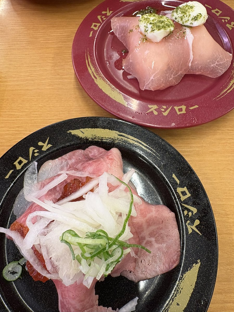 kaigorec25's tweet photo. おはようございます😊
先日お寿司を食べに行ったんですが
写真撮るの忘れて食べてました😂←
はっ😳ネタ写真💦って
気付いた時に私の目の前にあったのは
生ハムと和牛という
魚ちゃうんかい✋でした😂←
#メリークリスマス 😉🎄←締め方w
#企業公式が朝の挨拶を言い合う https://t.co/F08RTOtu3O