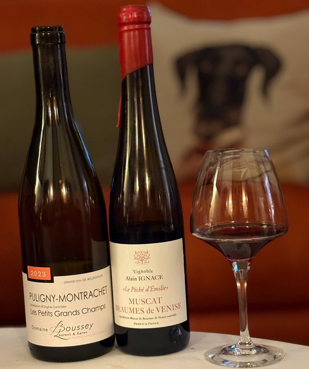 ChPaillet21's tweet image. Un magnifique blanc de #Bourgogne et un vin rare du #Rhône pour le dîner de Noël !