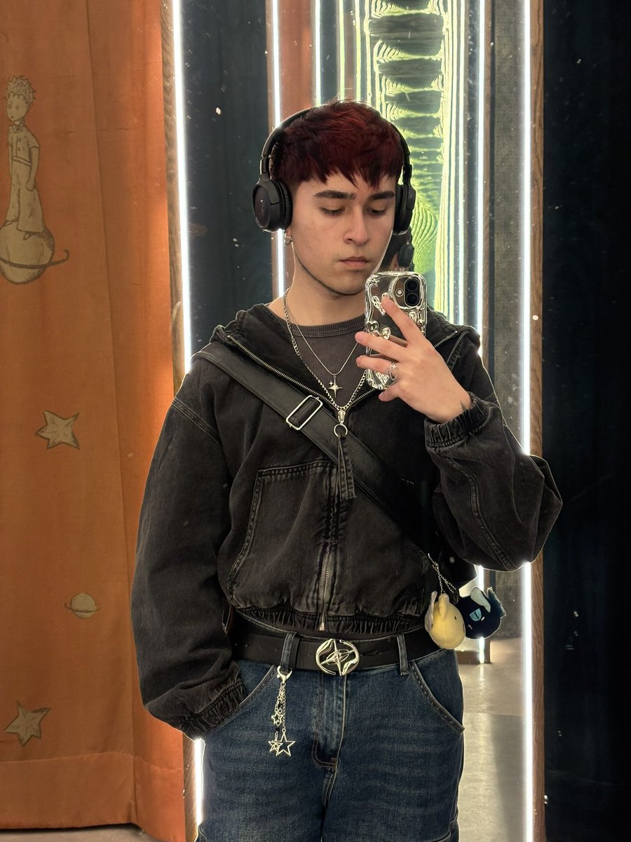flower boi 🎀 tweet media