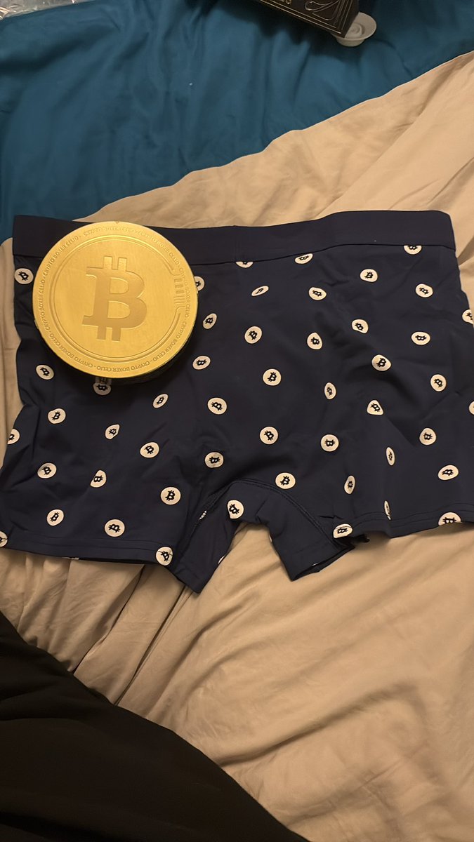 ilyTRAX's tweet image. My dad bought me a bitcoin underwear for Christmas 😂😭