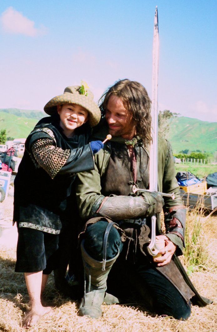 Behind the scenes photos of Viggo Mortensen with Fon — who played the scale double for Pippin.