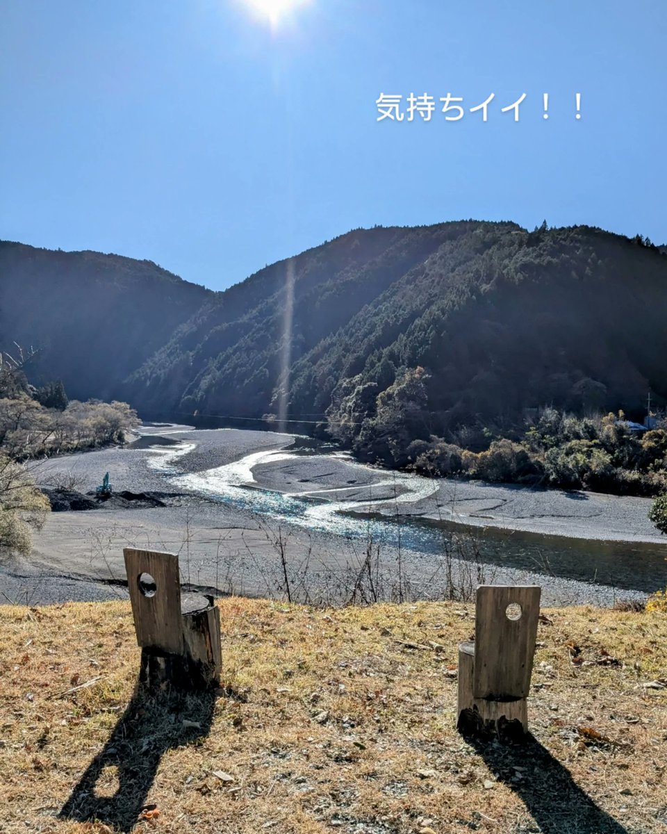asoBoo_noricar's tweet photo. なんと！13ヶ月ぶりのキャンプ🏕⁡
⁡
⁡荷物を選りすぐり⁡
⁡スッキリ身軽に
⁡うん、これで充分。
⁡⁡
⁡テントも今はワンタッチに変えて⁡
ラック楽～テント設営
⁡
⁡薪割りも下手だから⁡もうしない

⁡楽でシンプルがいい⁡
⁡私ははそれがいい
⁡⁡
自然はたまらない🤭
#ソロキャンプ https://t.co/B4PHNUR92s