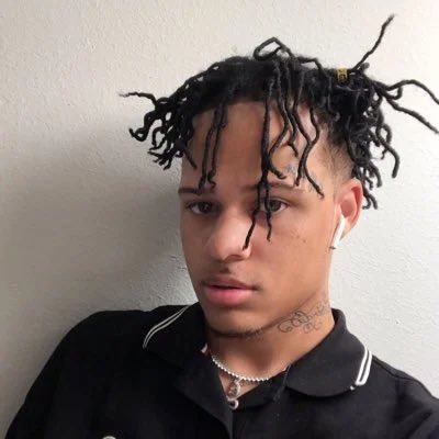 zion 𖤐 tweet media