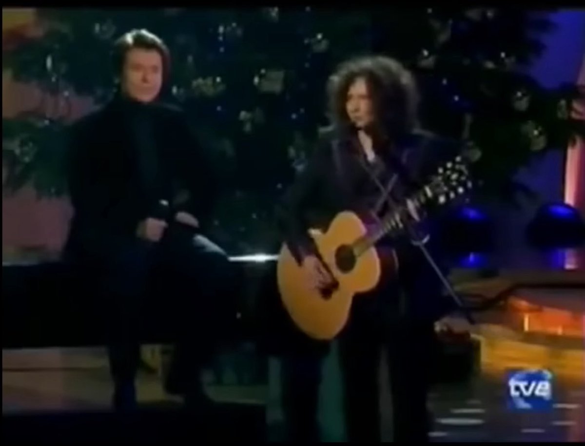 Raphael &amp; Enrique Bunbury - Amarga Navidad
youtu.be/pAi6rcG_trA