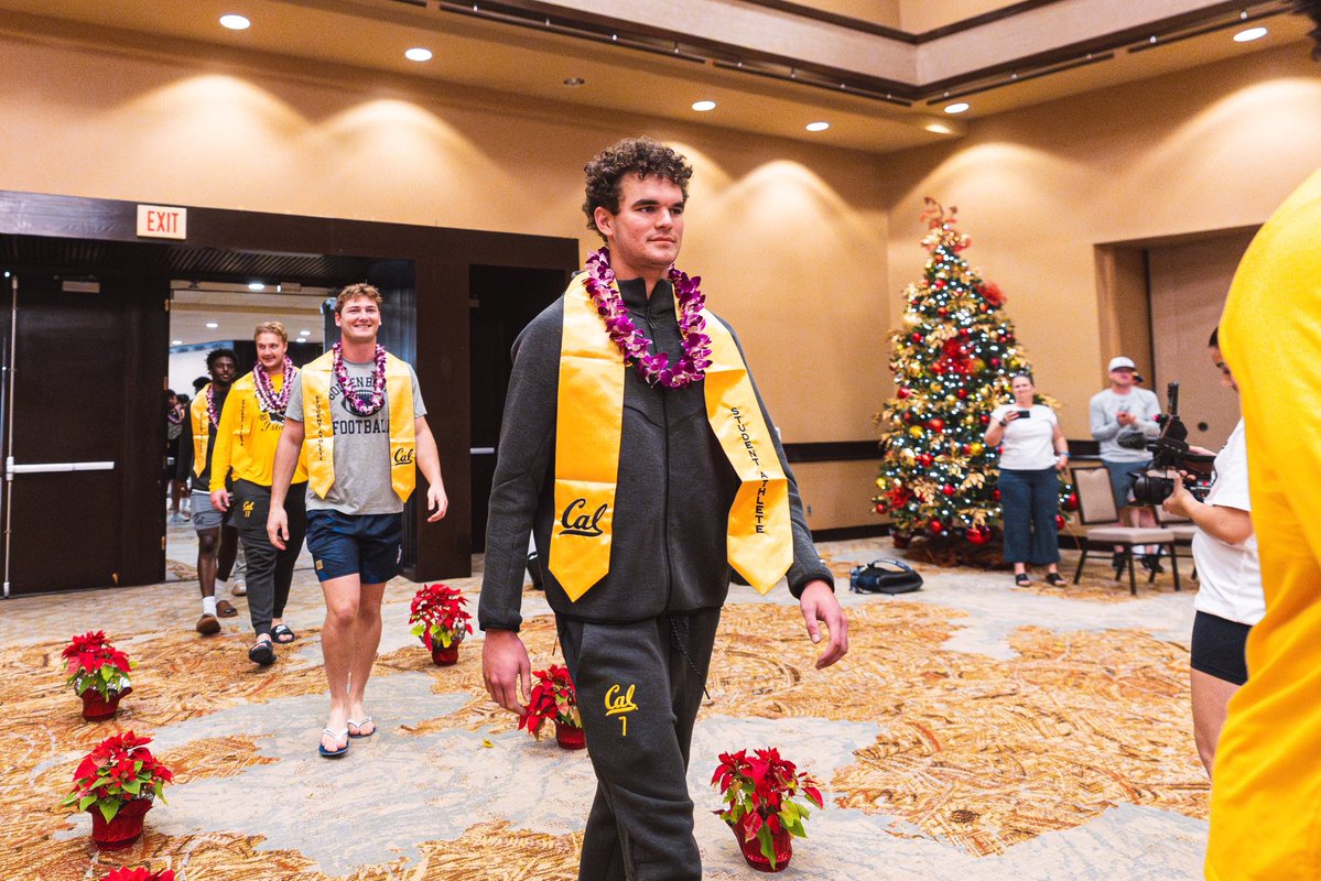 CalFootball's tweet image. Recognizing the achievements of the Class of 2025

#GoBears