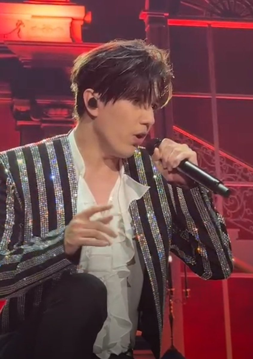 OlgaDear1's tweet image. DIMASH BEAUTIFUL 
MOMENTS 
Every note a masterpiece, every performance legendary 🎤🤩
#Veryloveyou 

WHAT IS DIMASH TO YOU