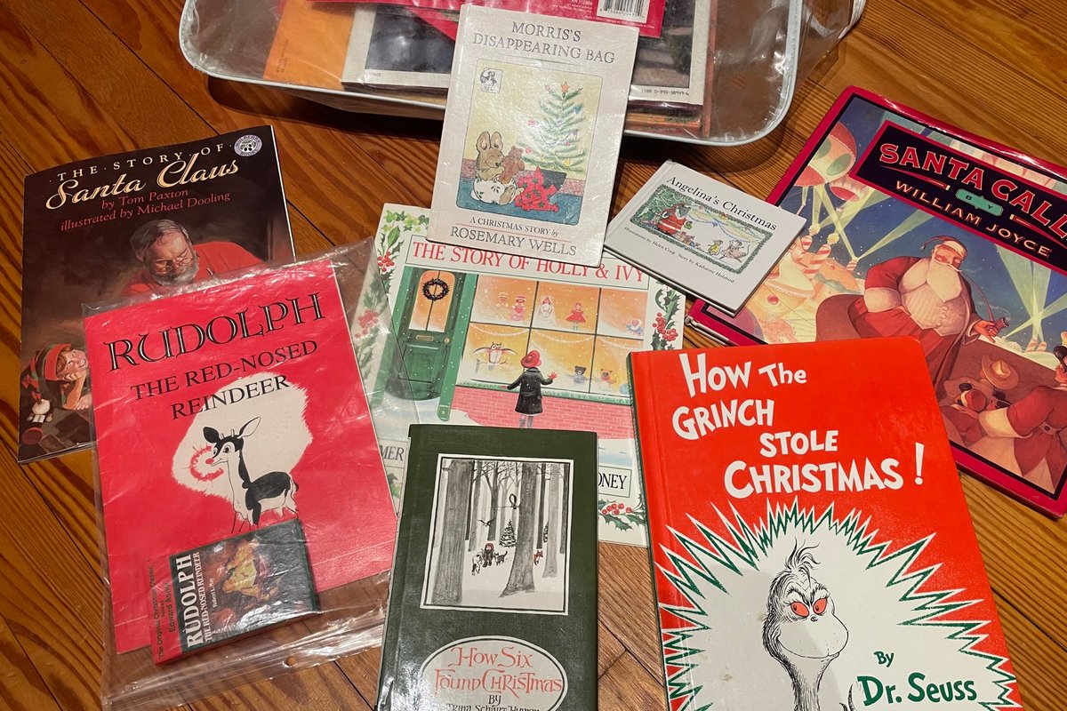 CranialActivity's tweet image. Extra special Xmas eve reading stream tonight! With Handcam! 9pm!! My  faves from my children’s book collection and some old time radio for the  holidays! 
twitch.tv/cranialactivity