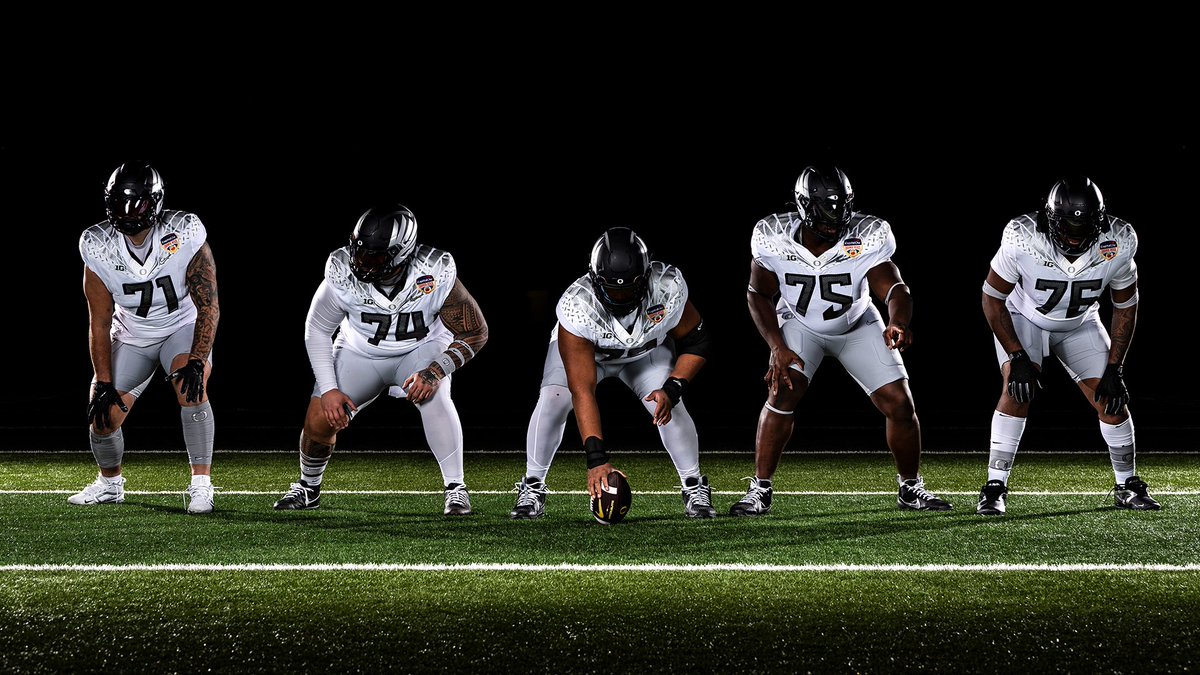 fashion_nfl's tweet image. Oregon going Triple Mismatch Club for the Orange Bowl.