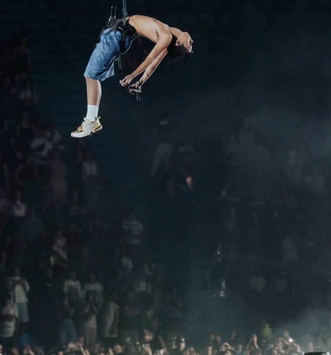 MiloJPeruvian's tweet image. “gracias por este hermoso año, son increibles” palabras de Milo en su último post 😭💜