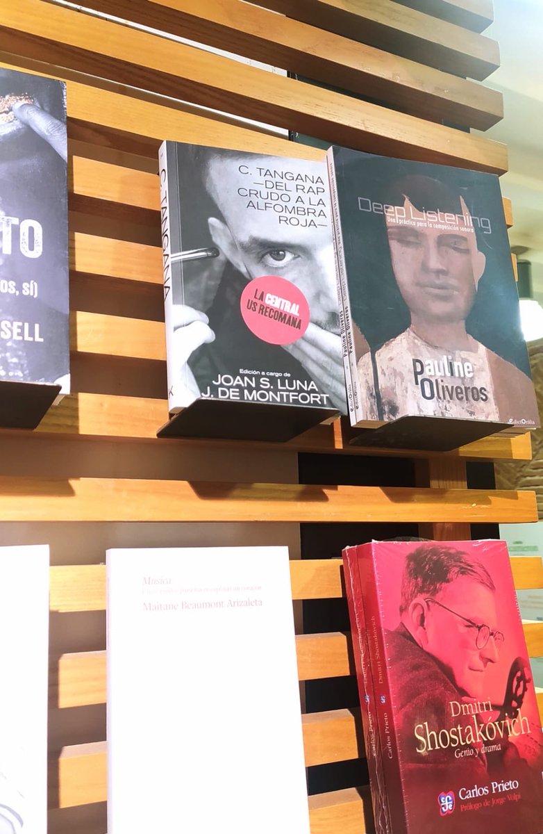 Recomendación navideña de <a href="/LaCentralBcn/">La Central</a> ¡Gracias! <a href="/jsdemontfort/">José de Montfort</a> <a href="/kultrumlibros/">kultrumlibros</a>