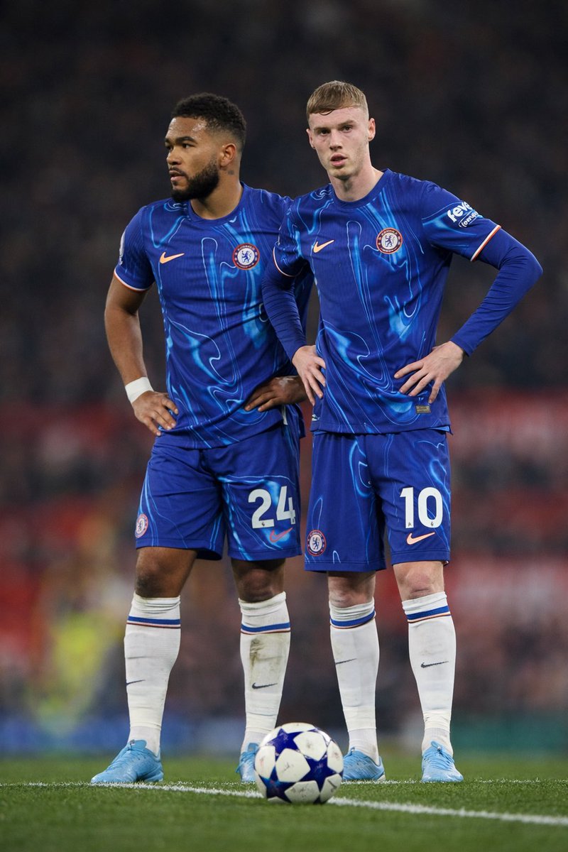 speedlinexx's tweet image. Freekick on the edge of the box.
Reece James or Cole Palmer ?
You decide 👇
