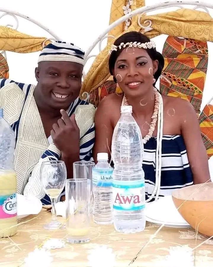 kaliloi_sy's tweet photo. Alerte🛑 Côte d'Ivoire :  la femme de Daouda Coulibaly l'a quitté hier soir après le discours de IB. Elle affirme ne plus pouvoir supporter les regards des gens au quartier. 
Pourtant IB n'a pas dit nom de quelqu'un !

Dafgeanne Victor https://t.co/VveyNCckj3