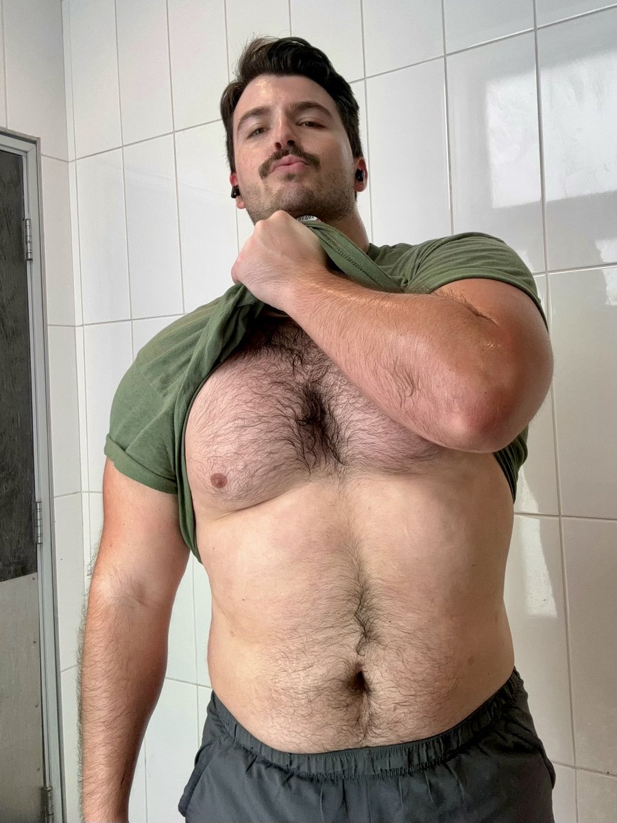 MorganFigge's tweet image. Happy Christmas Eve — if cookies count as gains, Santa and I are thriving