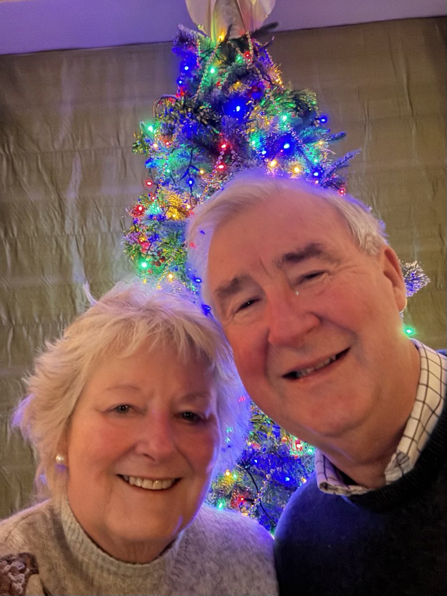 linwright17's tweet image. We hope that you all have a wonderful Christmas