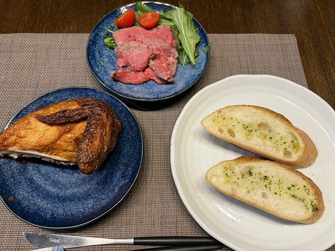 肉!肉!そしてチーズの下がなんか硬いやつ!🕺 