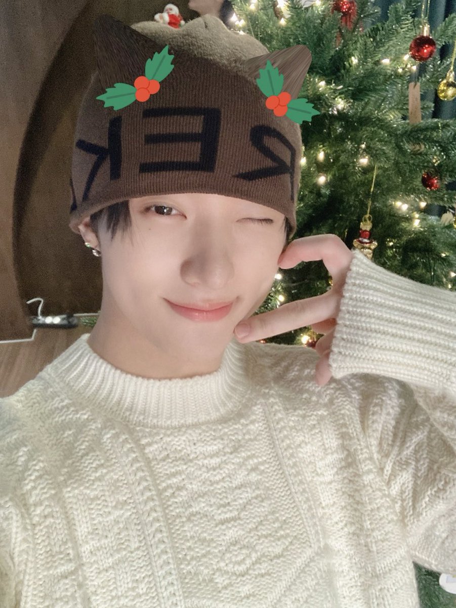 크리스마스 준석이🤍🦊🎄