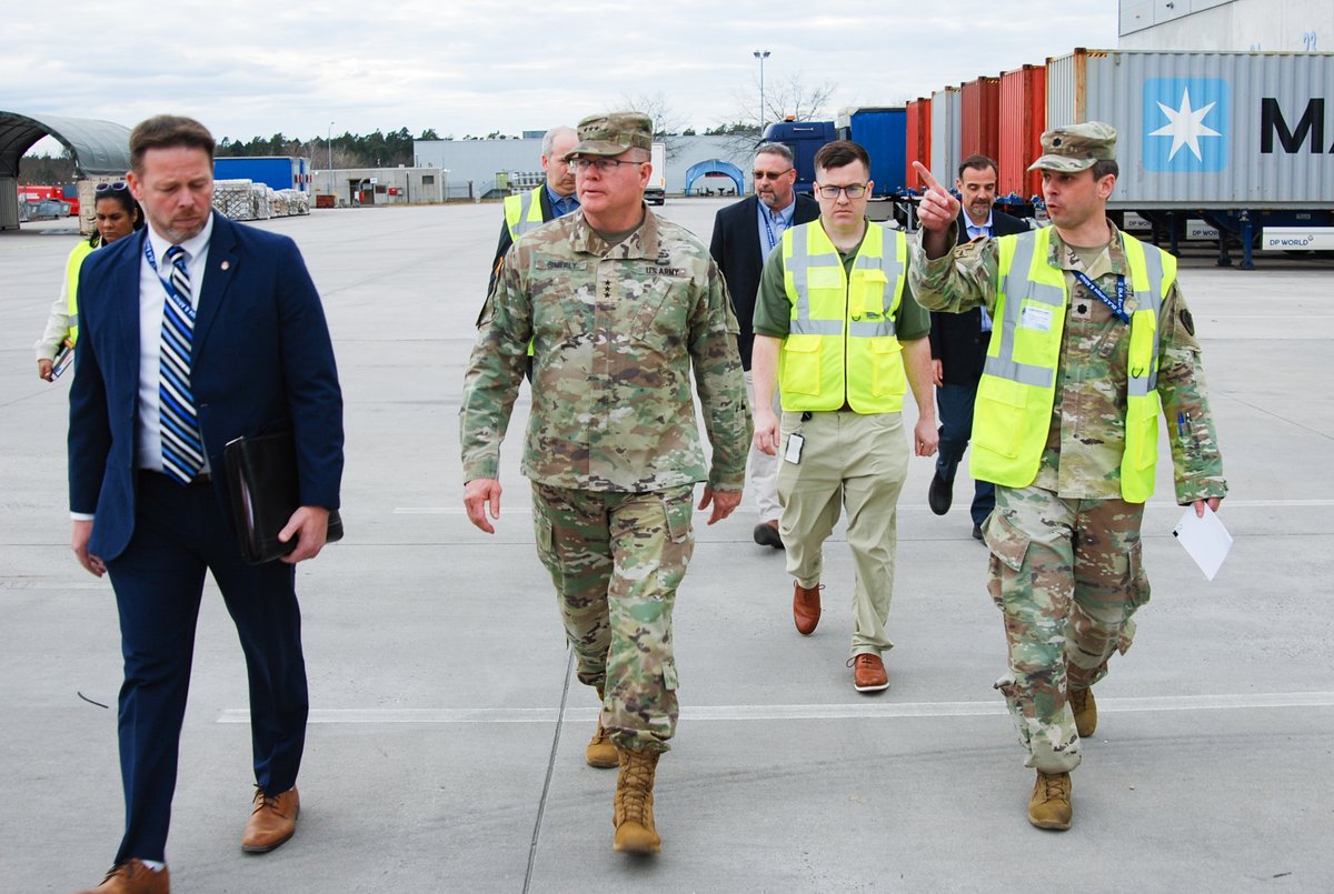 DLAMIL's tweet photo. Throughout 2025, we shared #DLALeadership in action.
📸 Swipe through to revisit a few of our most impactful leadership moments of the year. Thank you to our workforce and partners for your continued dedication in support of the #warfighter!
#YearInReview @DeptofWar https://t.co/DuvsDYsBjV