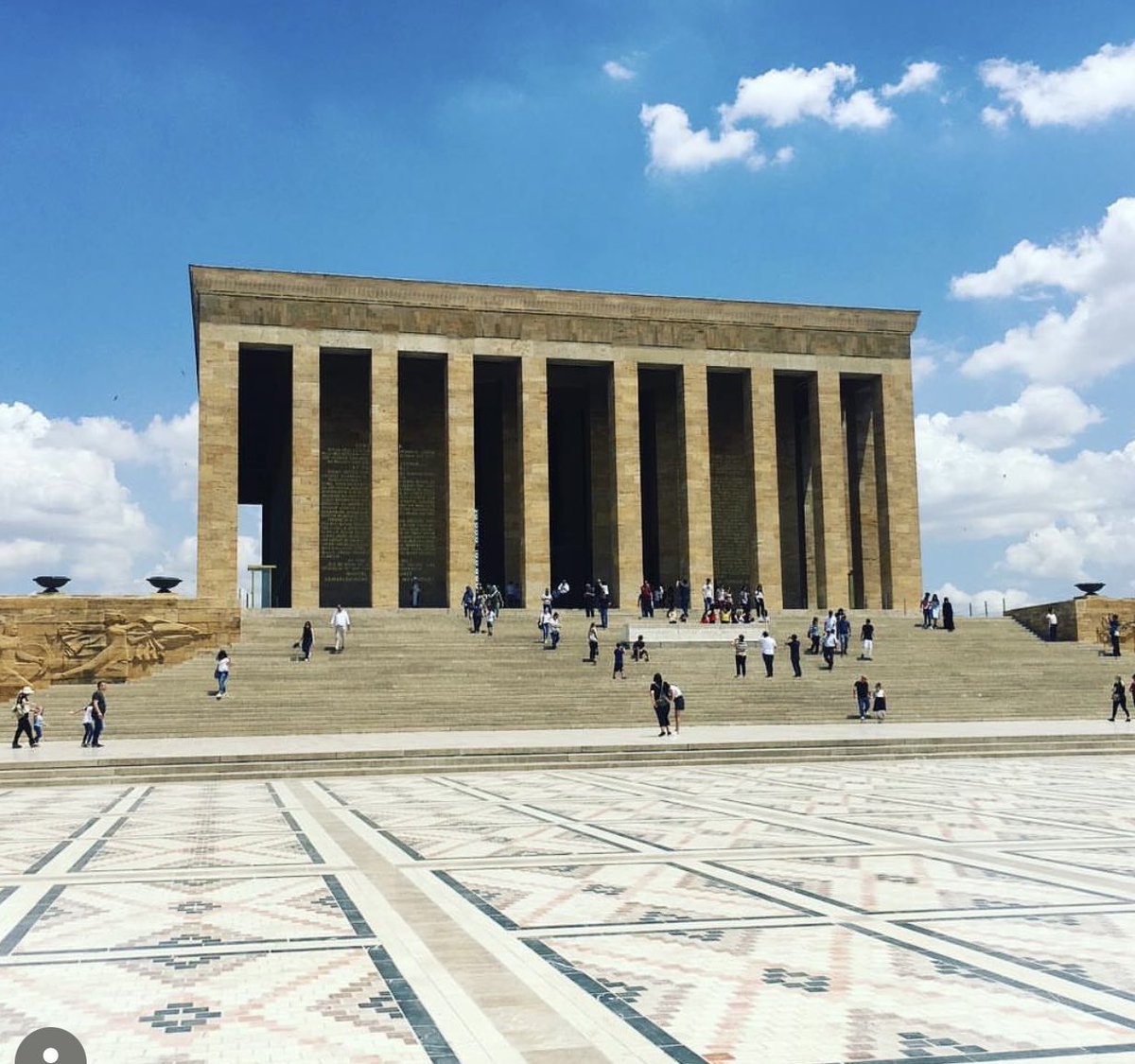 <a href="/dailyafganistan/">Daily Afganistan</a> Bu paylaşım Türkiye’deki siyasal İslamcı yobazlara paraya tapanlar için bilgi amaçlıdır. Kemalistler Atatürkçüler Anıtkabire tapmaz.