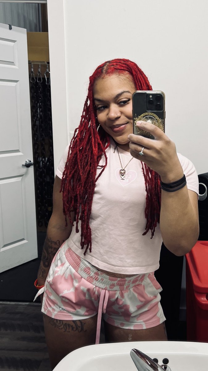 amaneeonpurpose's tweet photo. Pretty in pink because it’s Wednesday 💖 https://t.co/aXcg8aagxW