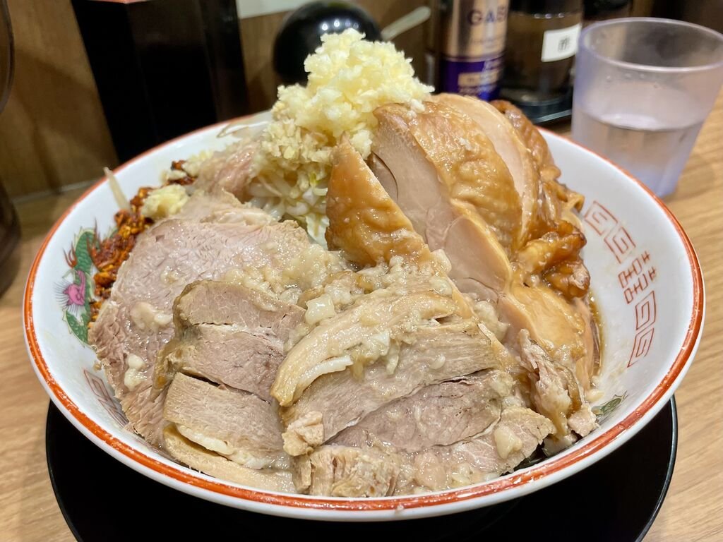 kazminaQ's tweet photo. 今月末に池袋のTHE魚郎さんが閉店との事で、最後にまたタイソンを食べ納めに行こうかなぁ？と、思ったが、THE魚郎さんは野田にも店舗があるので急いで行く事も無いとか思ったり。

そして池袋のTHE魚郎さんの跡地、なんとなく”みそきん”が開業するような気がしている。 https://t.co/RgGBpEQagb