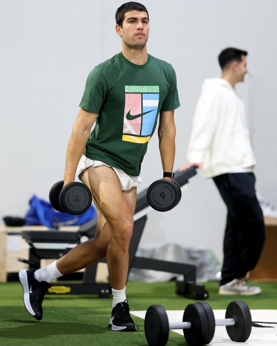 carlosalcaraz's tweet image. Feliz Navidad a todos! 🎄❤️ Seguimos! 💪🏻

📸 Clive Brunkskill