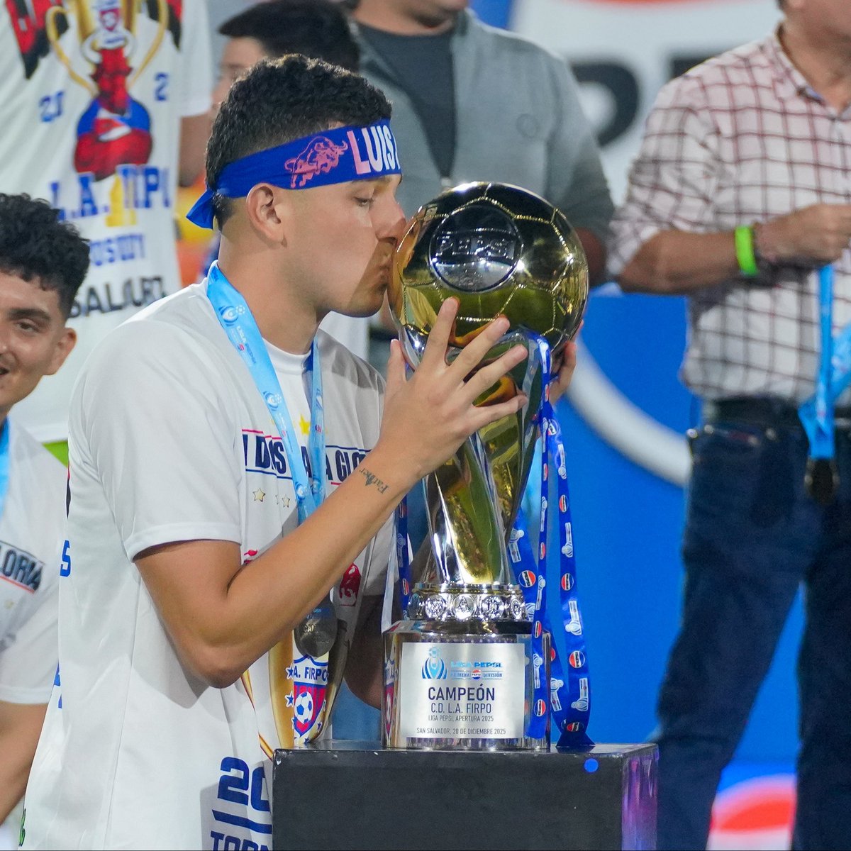 Feliz Navidad pamperos, bendiciones infinitas familia, saludos y fuerte abrazo para todos, felices fiestas 🏆❤️😘