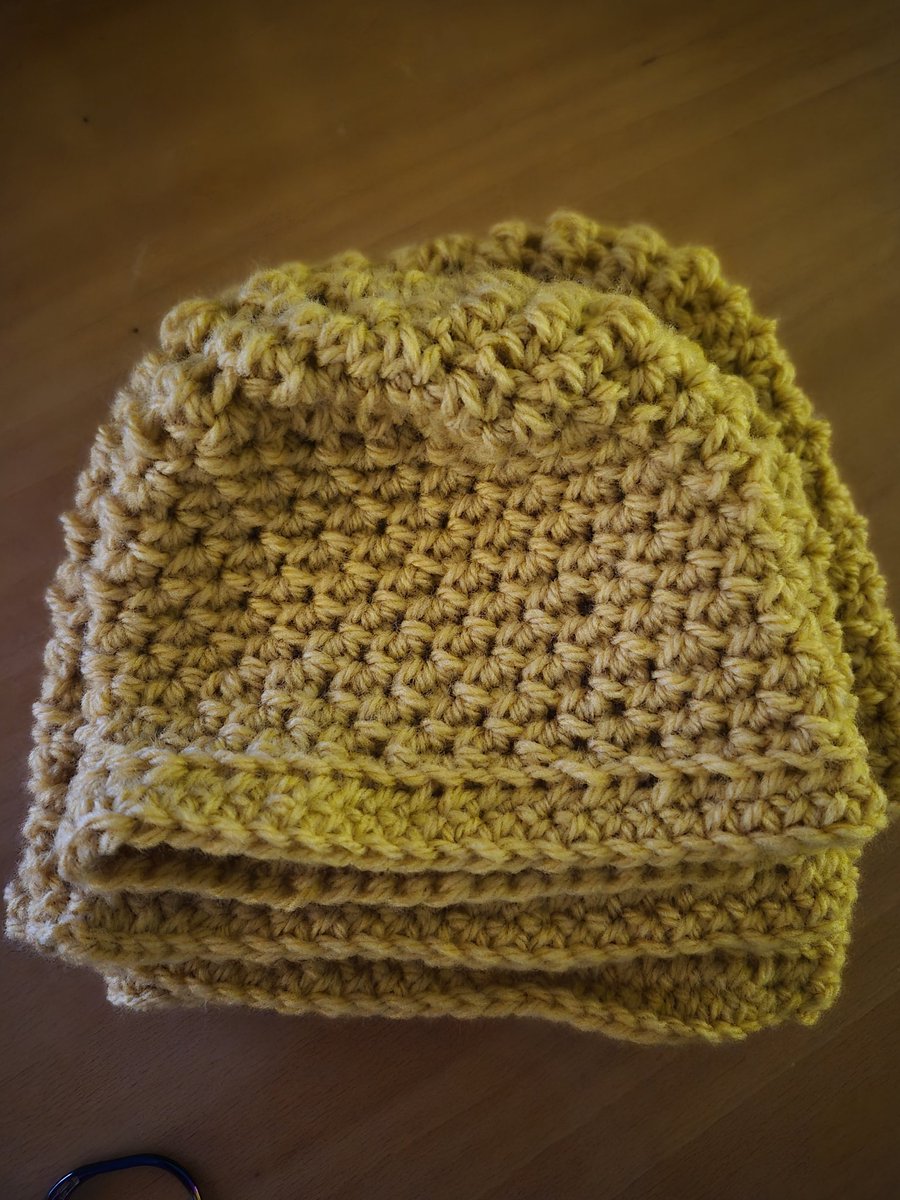 Begonnen met babymutjes haken (in vier verschillende maten) om te doneren. Ze zijn ook zo snel klaar, love it